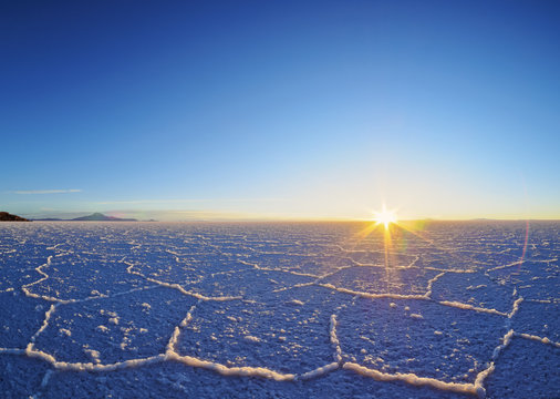 Bolivia, Potosi Department, Daniel Campos Province, Sunrise over the Salar de Uyuni, the largest salt flat in the world.