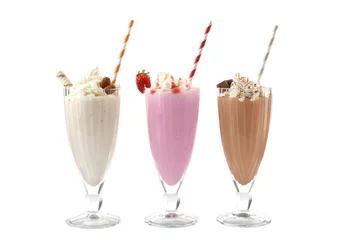 Photo sur Plexiglas Milk-shake Délicieux milkshakes isolés sur blanc