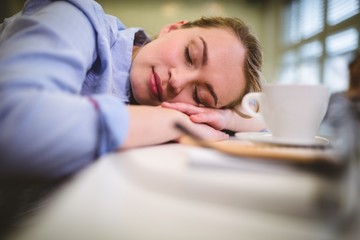 Obraz na płótnie Canvas Businesswoman sleeping 