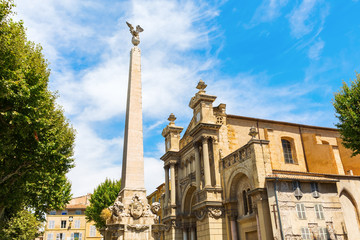 Fototapeta na wymiar Obelisk in front of the Eglise de la Madeleine in Aix en Provence