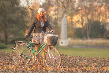 Plakat Young smiling overweight woman posing bicycle park