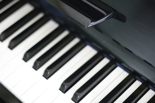 piano keyboard 
