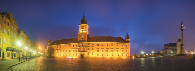Fototapeta na wymiar Royal Castle and Sigismund's Column in Warsaw old town