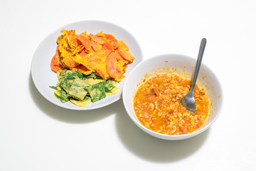 Climbing wattle and carrot omelette with chili (nam prik ong)