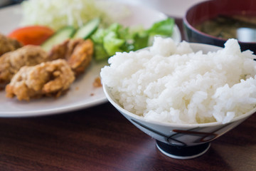 Japanese steam rice in bowl with deep fried chicken