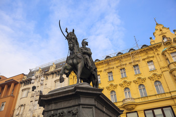 Obraz premium Statue of Josip Jelacic in main square in Zagreb, Croatia.