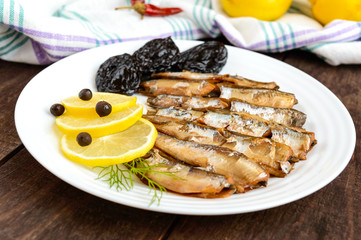 Fragrant Golden smoked small fish capelin (