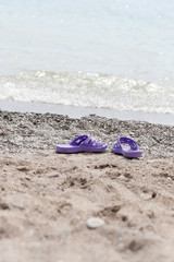 Fototapeta na wymiar the shoes lying on the pebble beach