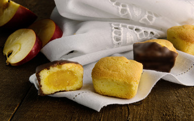 Biscotti con ripieno di mela