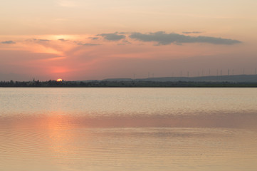 Obraz premium Sunset over salt lake