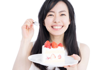 ケーキを食べる女性