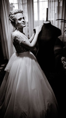 Fototapeta premium beautiful and young bride in a white dress standing near a manne