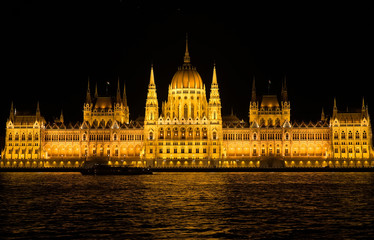 Parlament Budapest bei Nacht