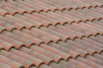 Tejado de tejas nuevas