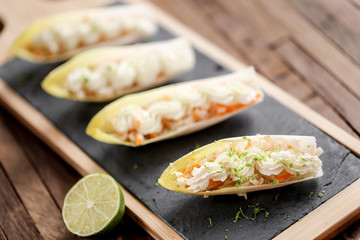 endives chair de crabe et chantilly au citron vert