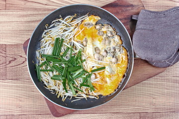 Ready fried oyster omelet ,Hoi Tod Khai, served in pan.