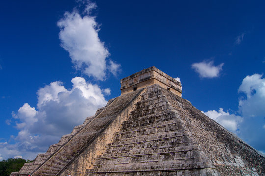 Chichen Itza Kukulkan Pyramid (El Castillo)
