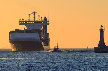 CONTAINER SHIP WITHIN THE PORT OF GDYNIA