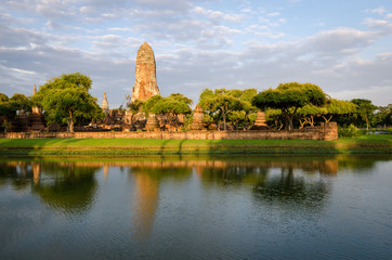 Fototapeta na wymiar Ayutthaya old temple ruins at sunset (Thailand)