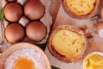 Making egg tart is delicious and egg.