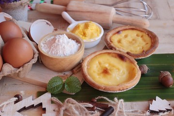 Making egg tart is delicious and egg.