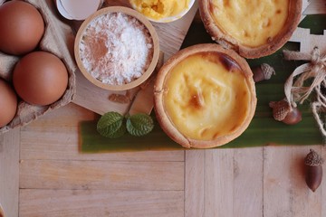 Making egg tart is delicious and egg.