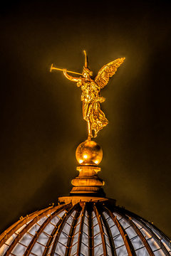 Die G&ouml;ttin des Ruhms und des Ger&uuml;chts - The  goddess of fame a