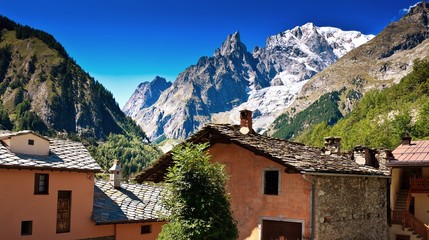 Fototapeta na wymiar Mont Blanc, Courmayeur, Italy