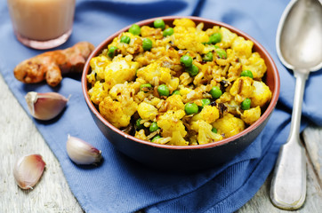 cauliflower green peas turmeric rice