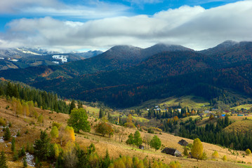 Fototapeta na wymiar Autumn in mountain village Dzembronya