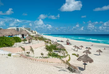 Zelfklevend Fotobehang Cancun beach panorama, Mexico © javarman