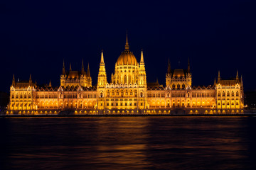 Fototapeta na wymiar The Budapest Parliament building at night