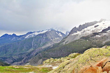 Fototapeta na wymiar Scenic view of the Swiss mountains