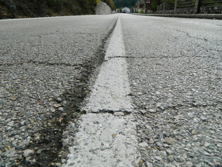  Cracked road