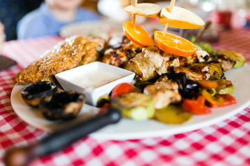 Grilled poultry meat with vegetables