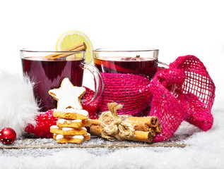 Glühwein, Zimtsterne und Zimtstangen