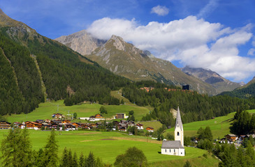 Fototapeta na wymiar Grossglockner Peak (3798m), Hohe Tauern National Park, Austrian Alps, Austria