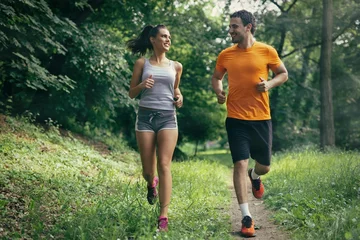 Papier Peint photo autocollant Jogging Couple jogging en plein air