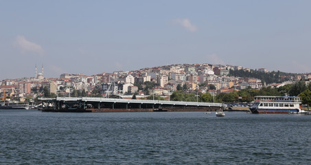 Naklejka premium Old Galata Bridge in Golden Horn, Istanbul