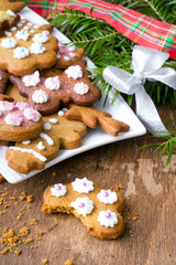 Fototapeta premium Colorful Christmas gingerbread cookies on wooden background
