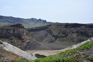 Landscape views, mountains, blue sky, fish, bridge.