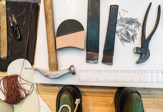 Set of tools for shoemaker