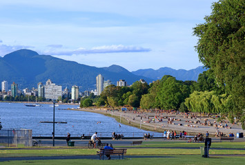 Vancouver skyline from Kitsilano beach - obrazy, fototapety, plakaty