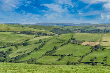 Fototapeta na wymiar Die herrliche Hügellandschaft bei Trefeurig, Credigion in Wales