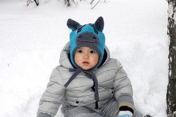 Fototapeta na wymiar the baby in the snow