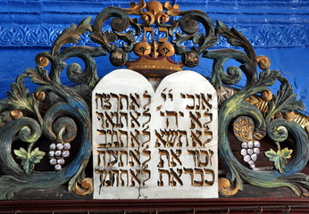 Tafeln über dem Schrein in der Karo Synagoge von Safed