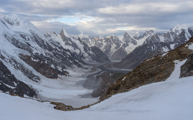 Naklejka premium Beautiful view on top of Gondogoro la pass, K2 trek, Pakistan