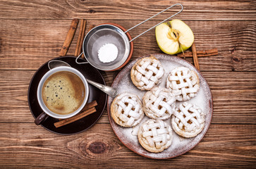 Obraz na płótnie Canvas Fresh homemade delicious apple muffins for breakfast. 
