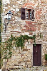 Fototapeta na wymiar abitazione in pietra nel Chianti fiorentino