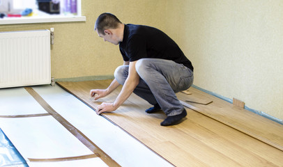 The process of installing laminate wooden on the floor